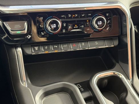 Used 2024 GMC Sierra 3500 Denali Ultimate AWD/4WD image 19