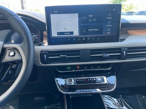 Certified 2025 Lincoln Corsair Reserve FWD image 31