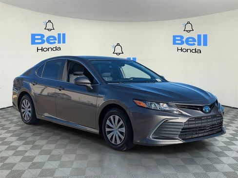 Used 2021 Toyota Camry LE image 6