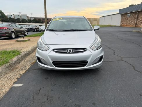 Used 2016 Hyundai Accent SE FWD image 2