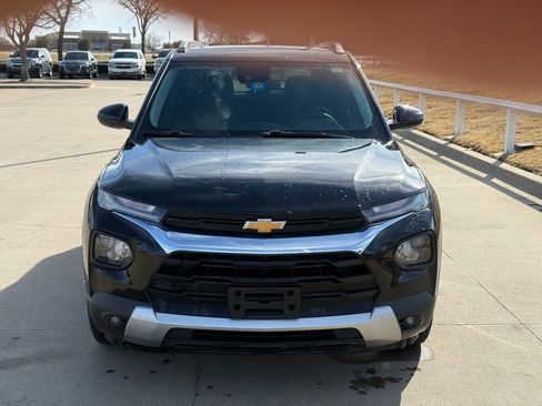 Used 2022 Chevrolet TrailBlazer LT image 2