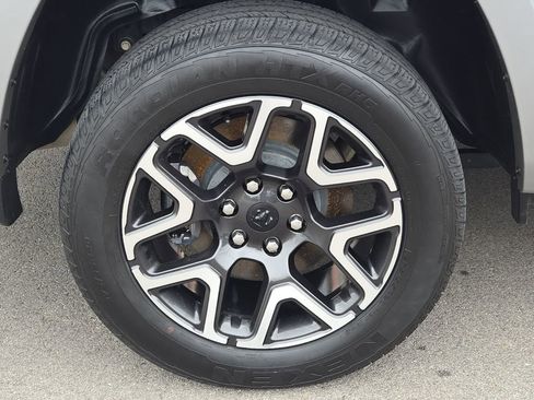 Used 2025 RAM 1500 Laramie AWD/4WD image 7