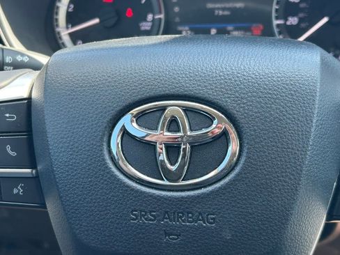 Used 2025 Toyota Highlander LE image 37