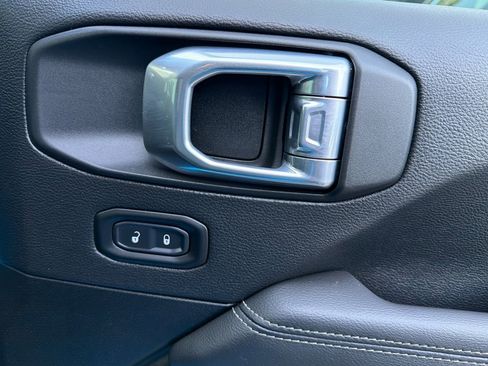 Used 2021 Jeep Wrangler Unlimited Sahara image 20