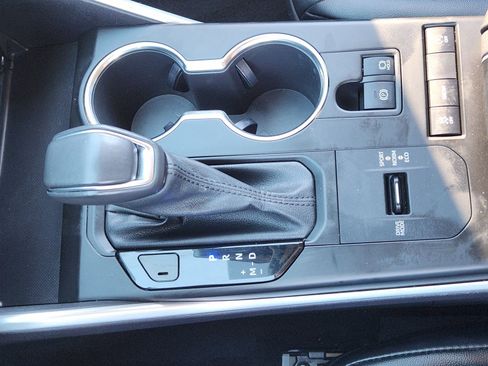 Used 2021 Toyota Highlander XLE image 23