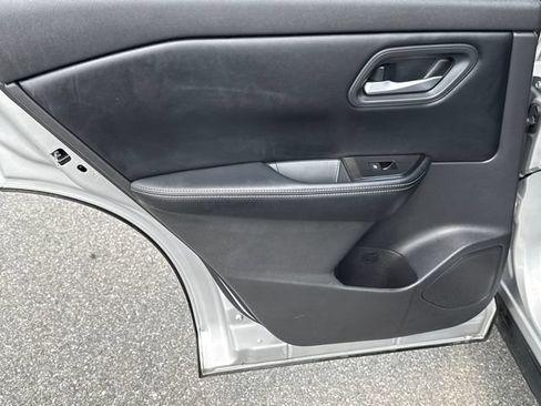 Used 2025 Nissan Rogue SV FWD image 22