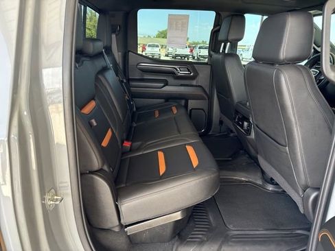Used 2024 GMC Sierra 1500 AT4 w/ Technology Package AWD/4WD image 11