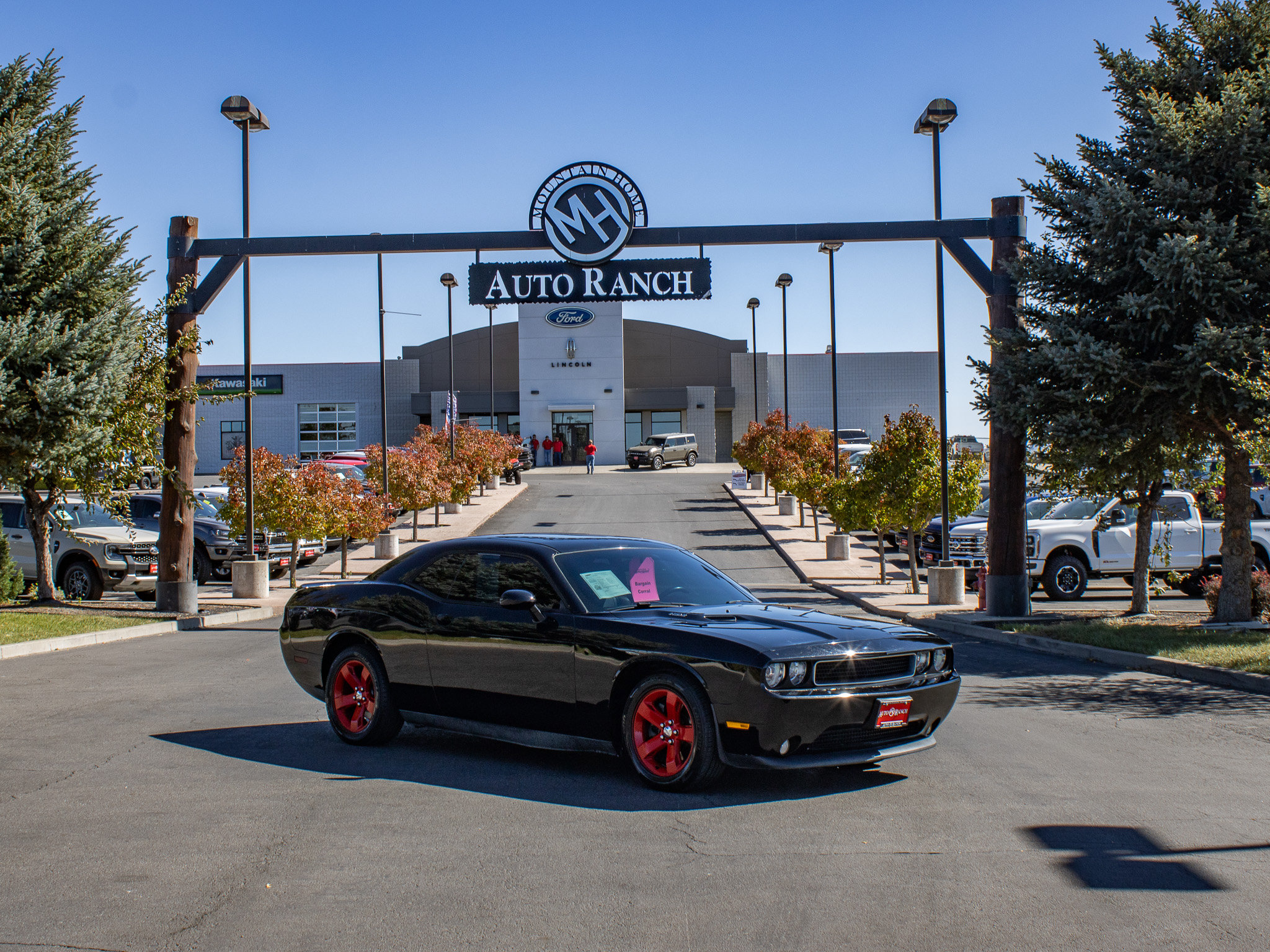 Used 2014 Dodge Challenger R/T RWD image 1