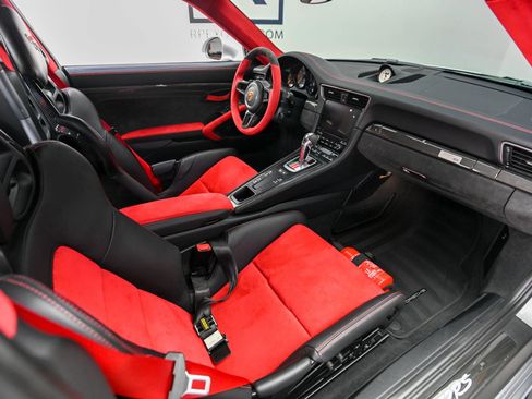 Used 2018 Porsche 911 GT2 RS image 17