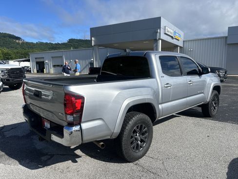 Used 2021 Toyota Tacoma SR5 RWD image 6