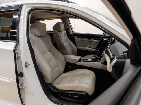 Used 2018 Honda Accord Touring image 44