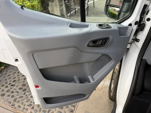 Used 2018 Ford Transit 150 XL RWD image 10