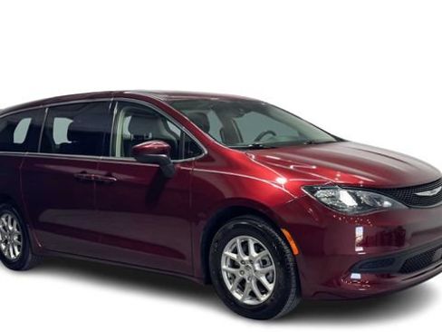 Used 2022 Chrysler Voyager LX FWD image 7
