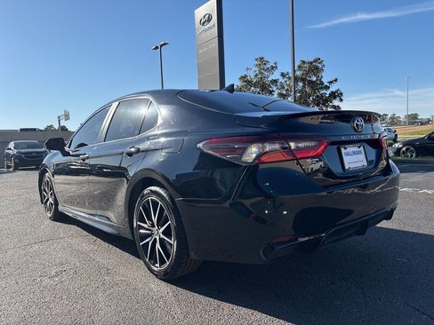 Used 2021 Toyota Camry SE image 8