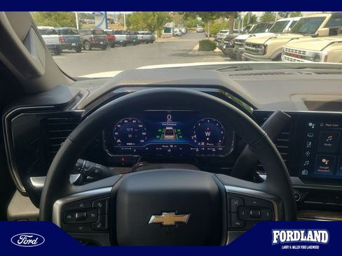 Used 2023 Chevrolet Silverado 1500 LT AWD/4WD image 10