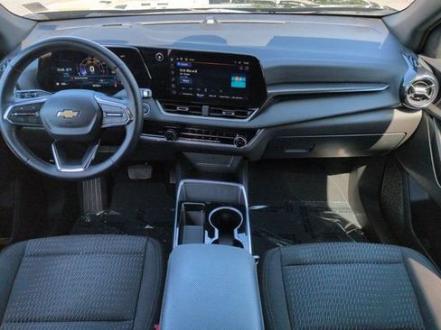 Used 2025 Chevrolet Equinox LT FWD image 14