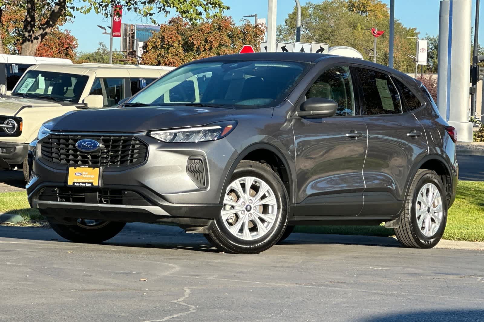 Certified 2025 Ford Escape Active AWD/4WD image 1