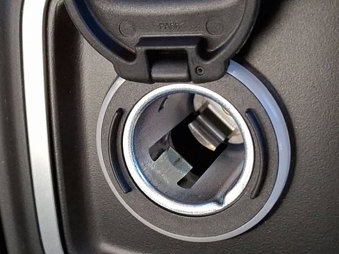 Used 2025 Jeep Wrangler Sport image 24