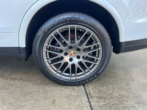 Used 2018 Porsche Cayenne Platinum Edition image 42