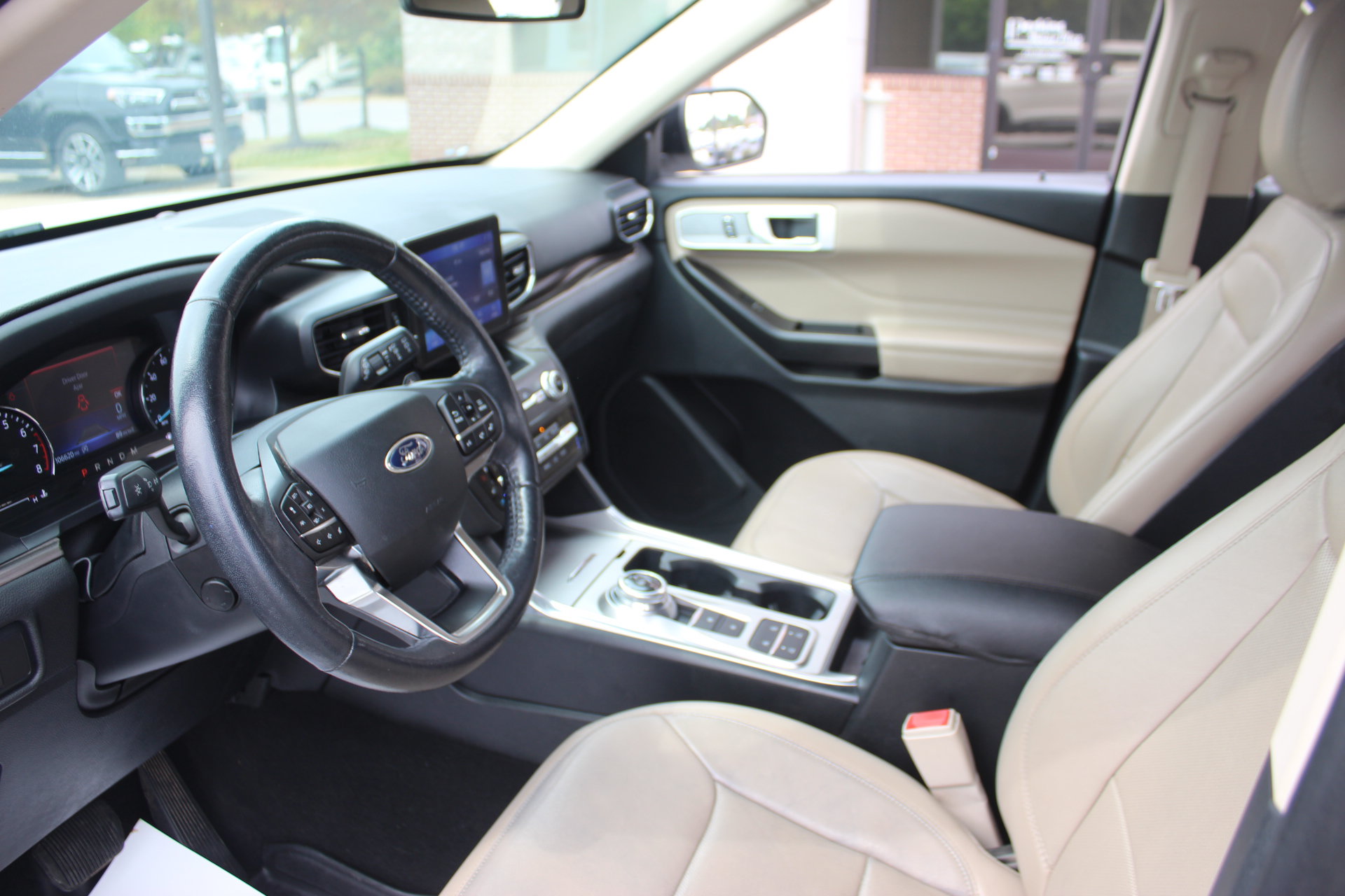 Used 2020 Ford Explorer Limited RWD image 13