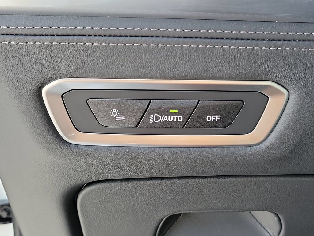 Used 2025 BMW X7 M60i AWD/4WD image 39