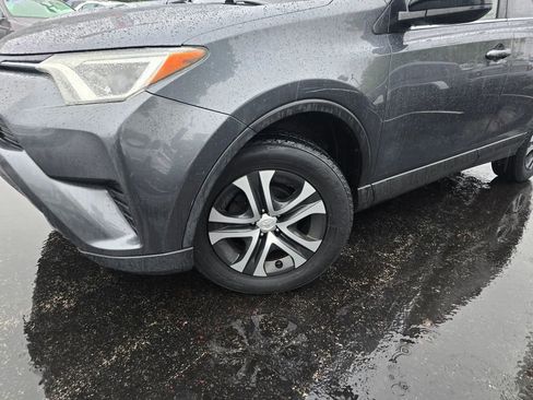 Used 2016 Toyota RAV4 LE AWD/4WD image 2