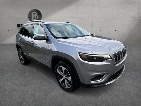 Used 2019 Jeep Cherokee Limited w/ Luxury Group AWD/4WD image 4