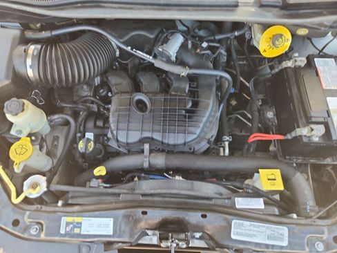 Used 2018 Dodge Grand Caravan SE FWD image 25