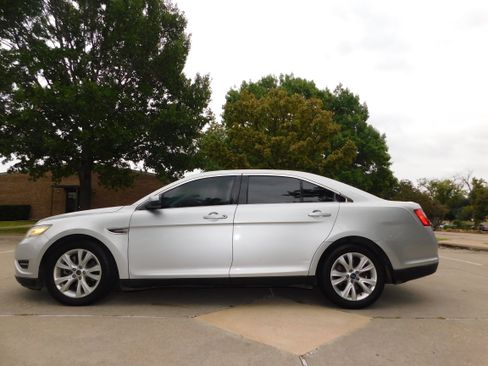 Used 2011 Ford Taurus SEL w/ 201A Rapid Spec Order Code image 4