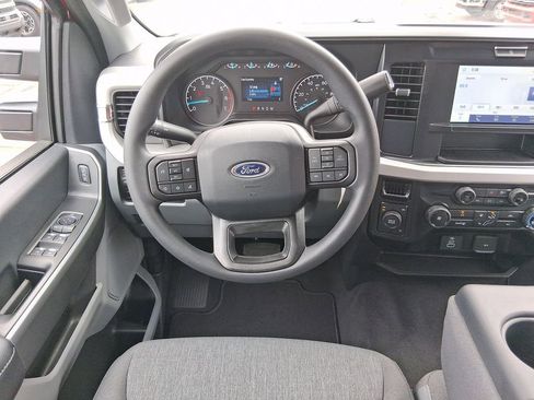 New 2026 Ford F350 4x4 Crew Cab DRW Super Duty image 13