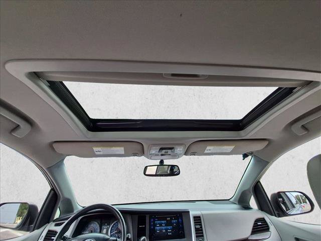 Used 2015 Toyota Sienna XLE FWD image 18