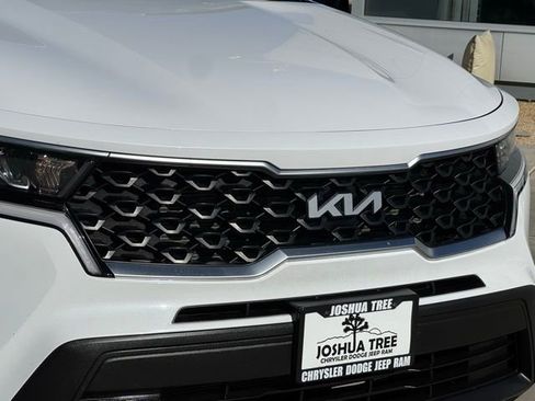 Used 2023 Kia Sorento LX image 7
