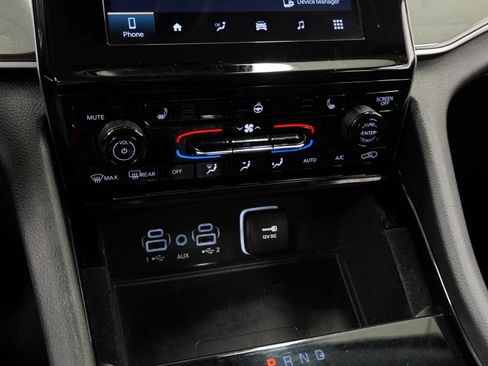 Certified 2022 Jeep Grand Cherokee Laredo w/ Luxury Tech Group I AWD/4WD image 35