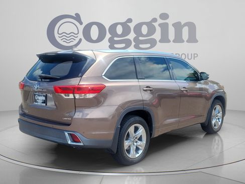 Used 2018 Toyota Highlander Limited FWD image 5