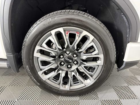 Used 2024 GMC Sierra 1500 Denali Ultimate AWD/4WD image 11