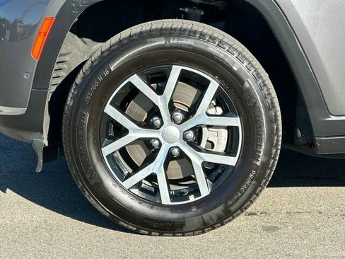 Used 2024 Jeep Grand Cherokee L Limited w/ Luxury Tech Group II image 36