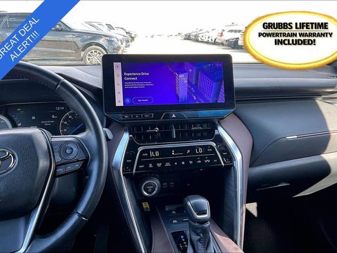 Used 2024 Toyota Venza XLE image 9