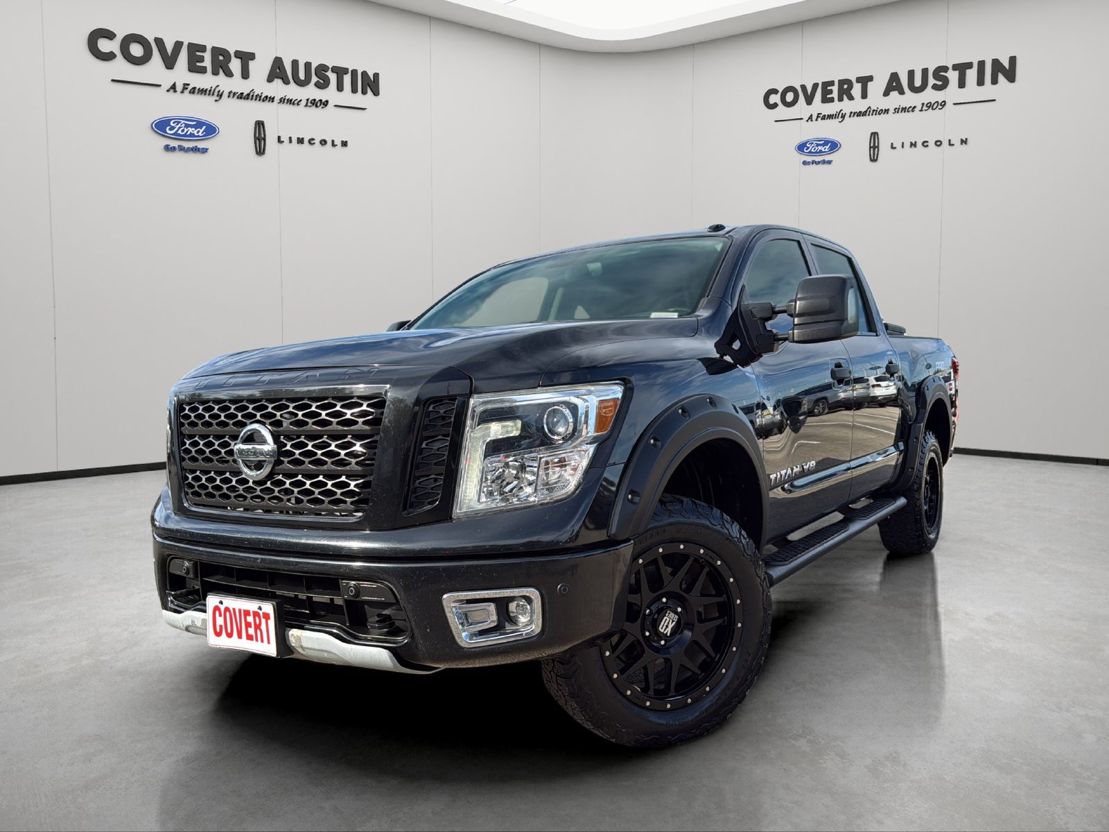 Used 2018 Nissan Titan PRO-4X w/ Pro-4x Convenience Package AWD/4WD image 1