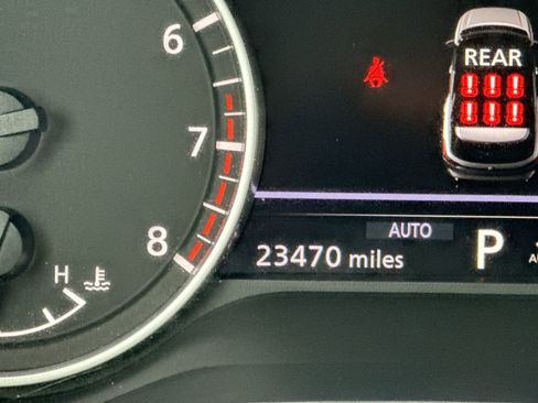 Used 2024 Nissan Pathfinder SV image 15