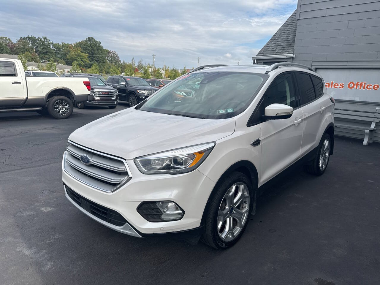 Used 2019 Ford Escape Titanium AWD/4WD image 3