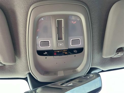 Used 2025 Volvo XC40 B5 Core w/ Climate Package image 37