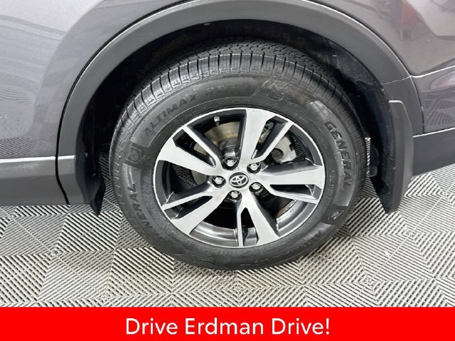 Used 2017 Toyota RAV4 XLE FWD image 4