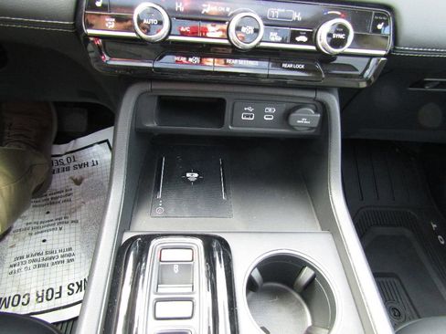 Used 2023 Honda Pilot Touring image 19