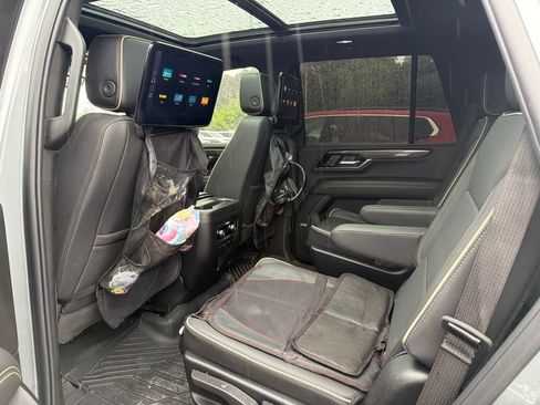 Used 2025 GMC Yukon Elevation w/ Elevation Premium Package RWD image 9