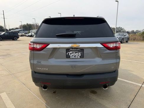 Used 2020 Chevrolet Traverse LT w/ LT Premium Package image 4