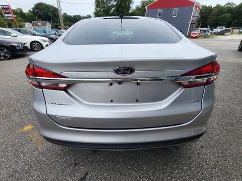 Used 2017 Ford Fusion SE FWD image 6