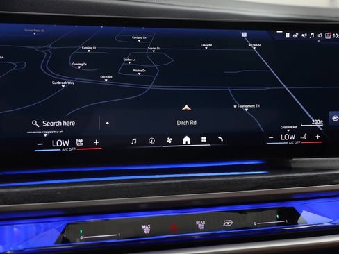 Used 2023 BMW 760i xDrive image 9