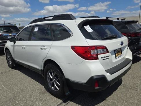Used 2018 Subaru Outback 2.5i AWD/4WD image 2