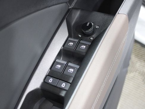 Used 2024 Audi Q4 e-tron Premium Plus image 7