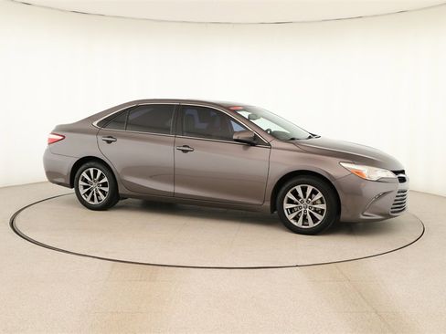 Used 2015 Toyota Camry XLE image 9